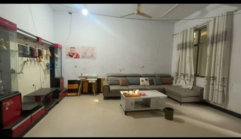 老完中附近自建房独院出租，拎包入住，家具家电齐全年租金一年7200.半年起租一个月600元